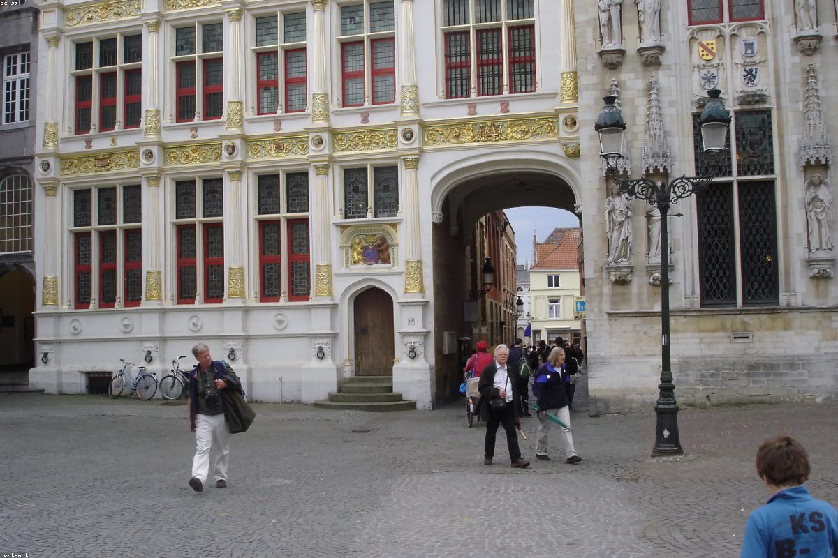 Winter Walking in Bruges Without the Weekend Crowds