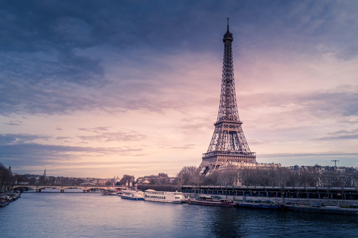 Paris Neighborhood Walks That Avoid the Checklist Trap